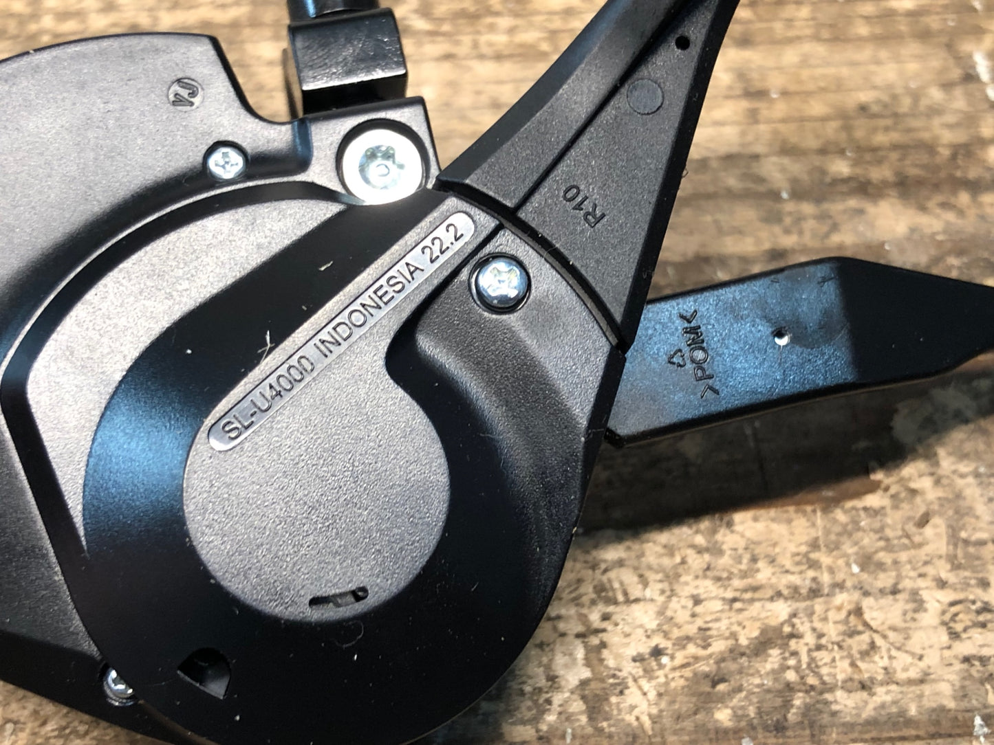 IW011 シマノ SHIMANO SL-U4000-9R シフトレバー 右