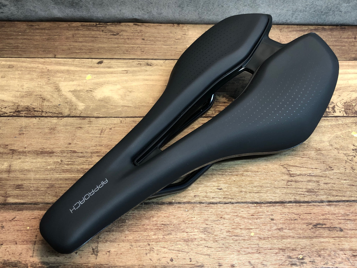 IQ960 ジャイアント GIANT APPROACH サドル 黒 スチールレール