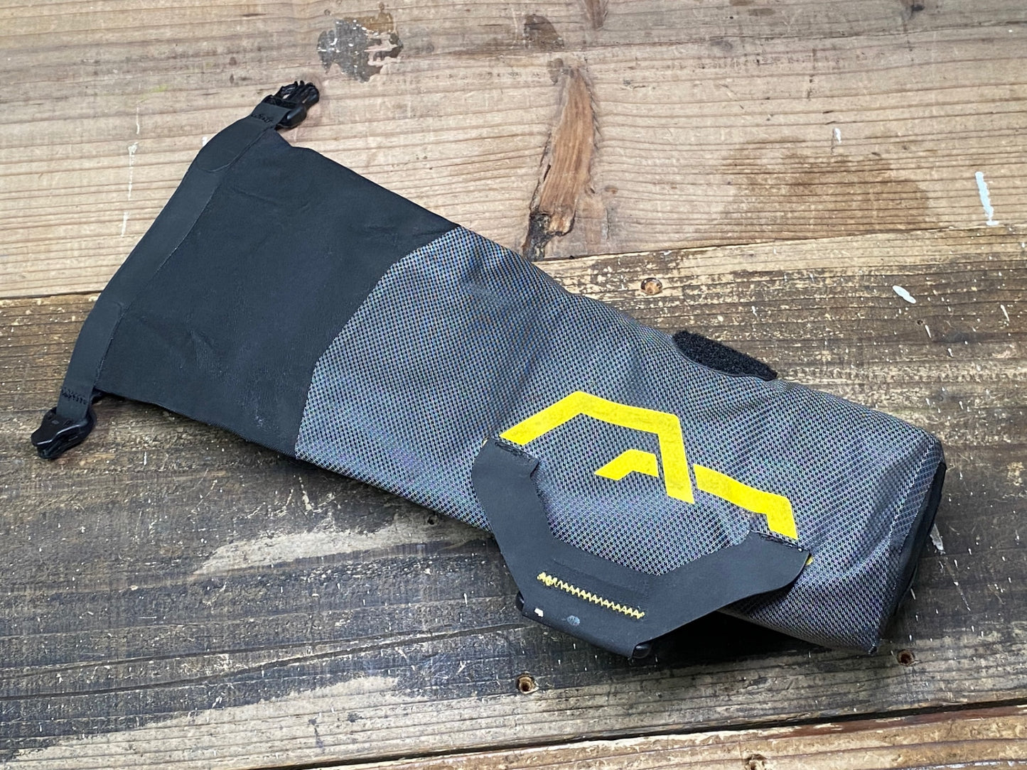 IU624 アピデュラ APIDURA エクスペディション ダウンチューブパック