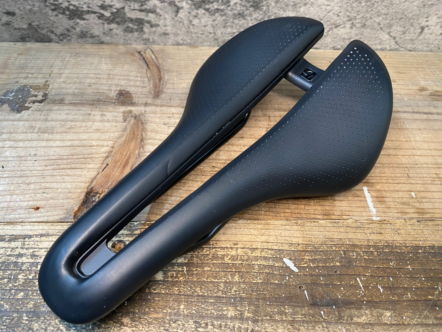 IR879 ボントレガー BONTRAGER アイオロスエリート AEOLUS ELITE サドル 黒 145mm AUSTAIN レール