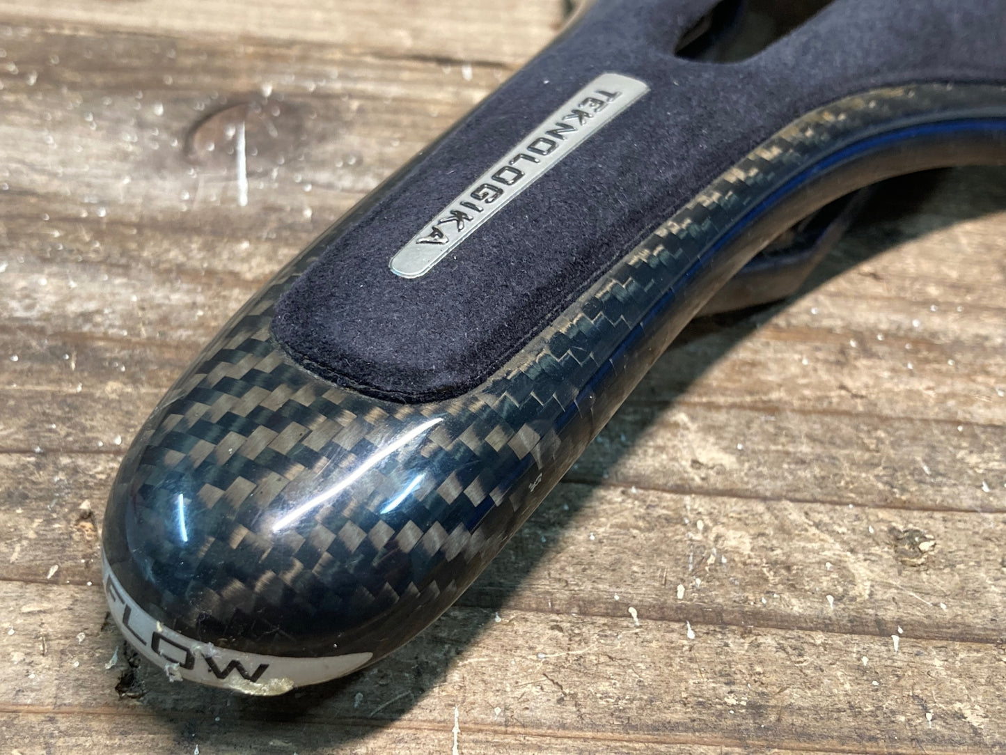 IQ579 セライタリア selle ITALIA SLR TEKNOLOGIKA FLOW カーボンレール サドル