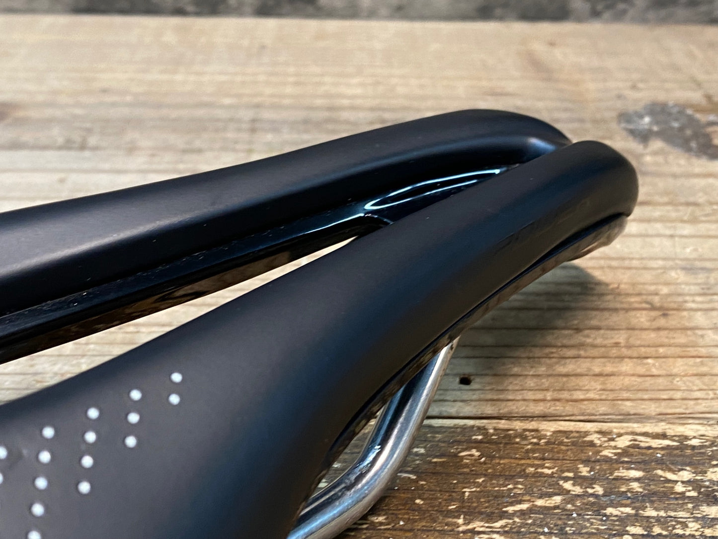 IO984 スペシャライズド SPECIALIZED パワー POWER EXPERT サドル HOLLOW Tiレール 143mm