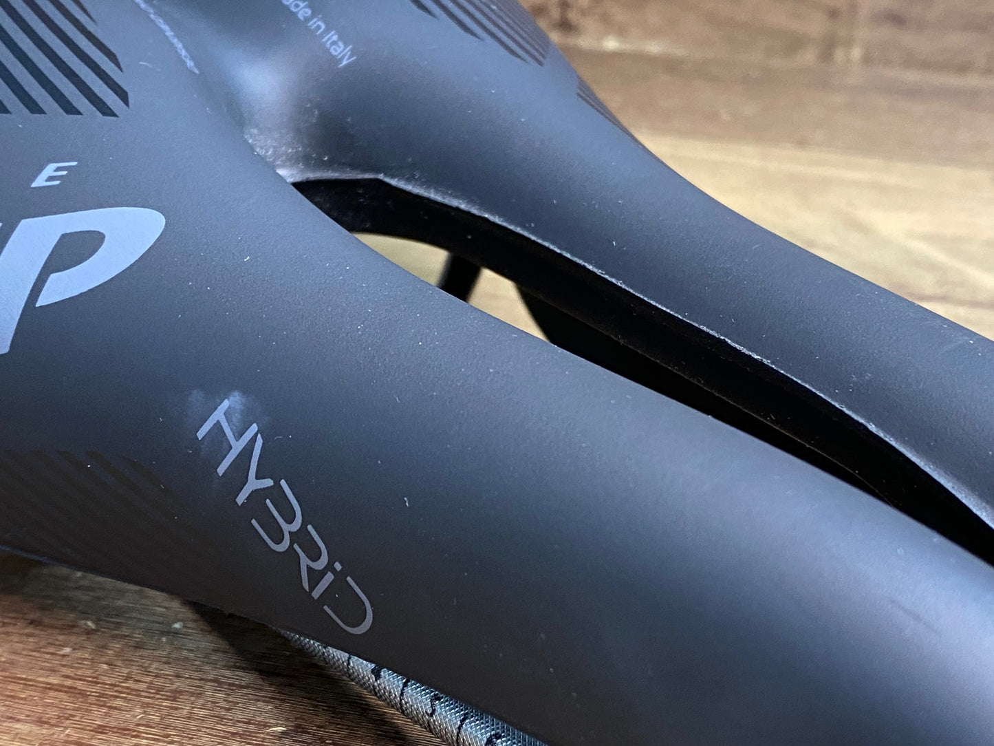 IJ306 セラ SELLE SMP ハイブリッド HYBRID サドル ステンレスレール 140mm 黒