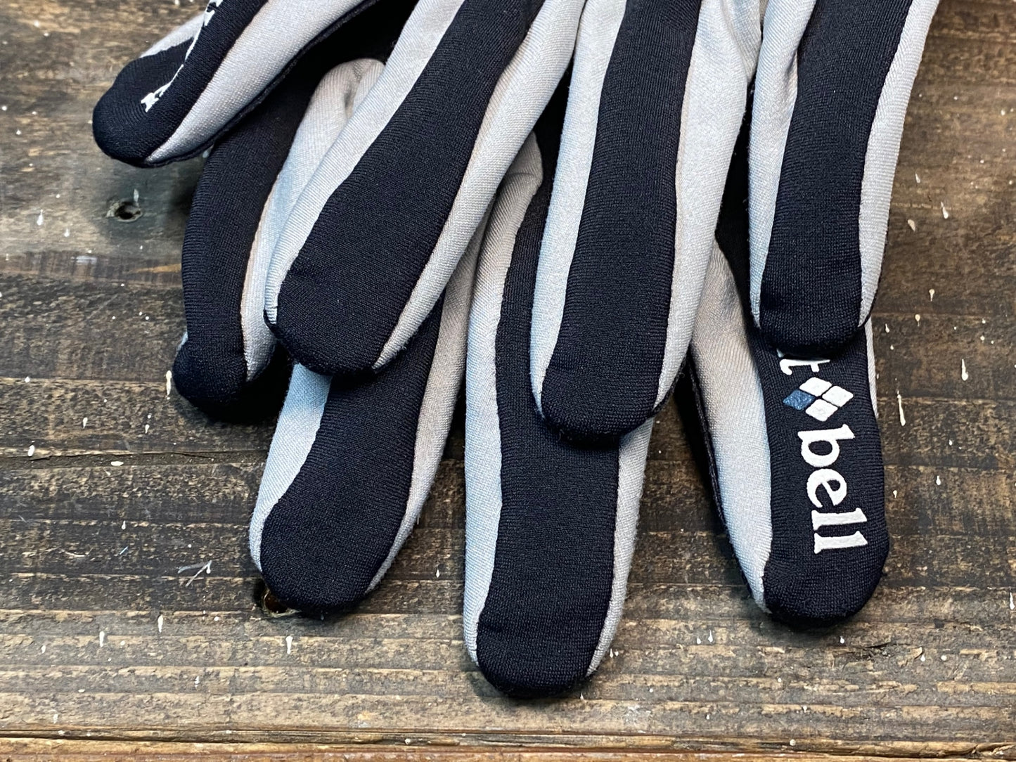 IP118 モンベル mont-bell 長指 グローブ 黒 グレー M 裏起毛 薄手