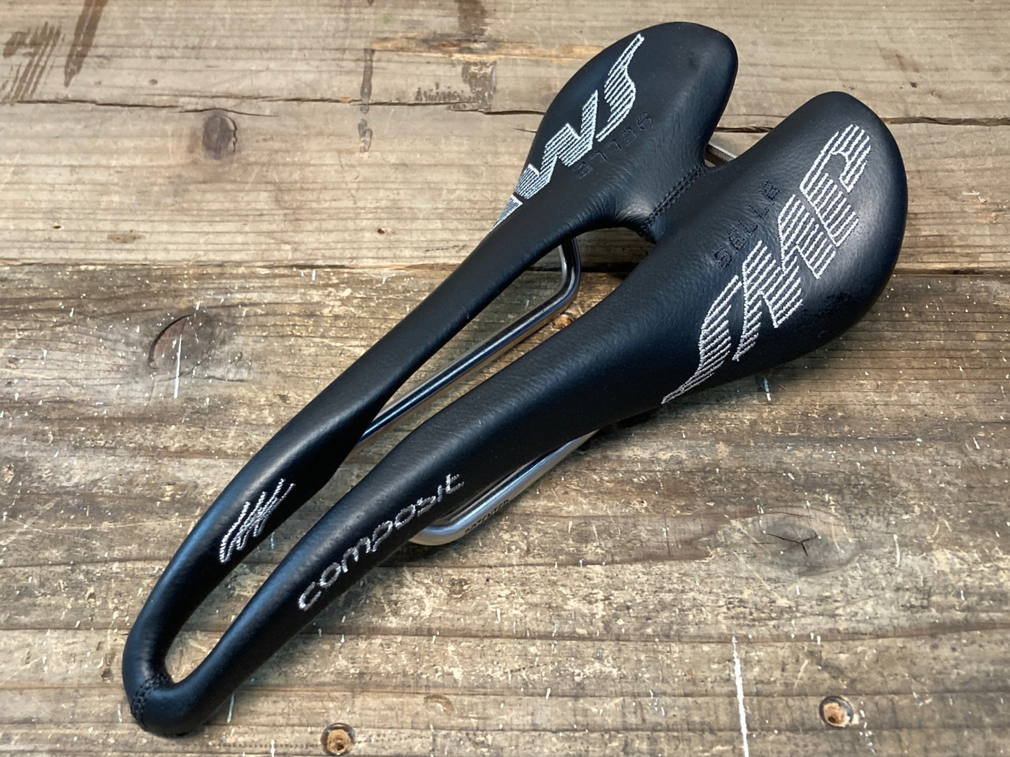 IQ539 SELLE SMP composit サドル 黒