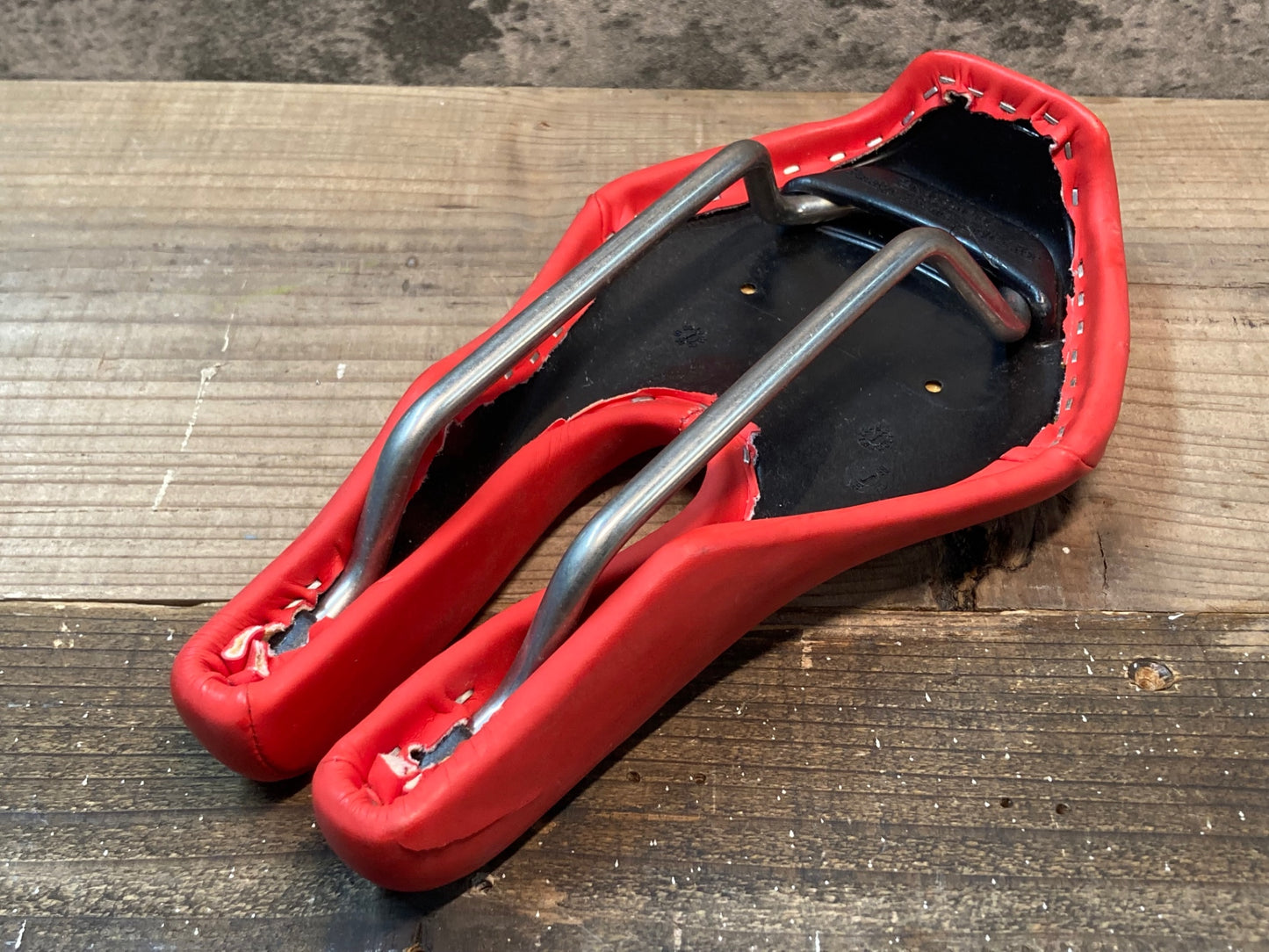 IP741 ism ADAMO Racing サドル トライアスロン クロモリ/チタンレール 赤