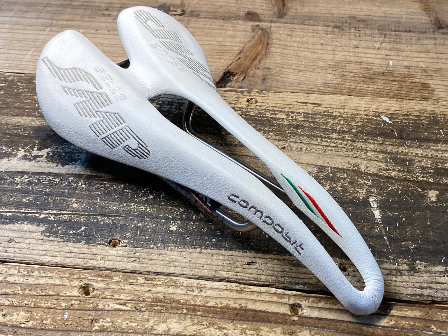 IY385 SELLE SMP コンンポジット COMPOSIT サドル aisi 304 tubeレール 白