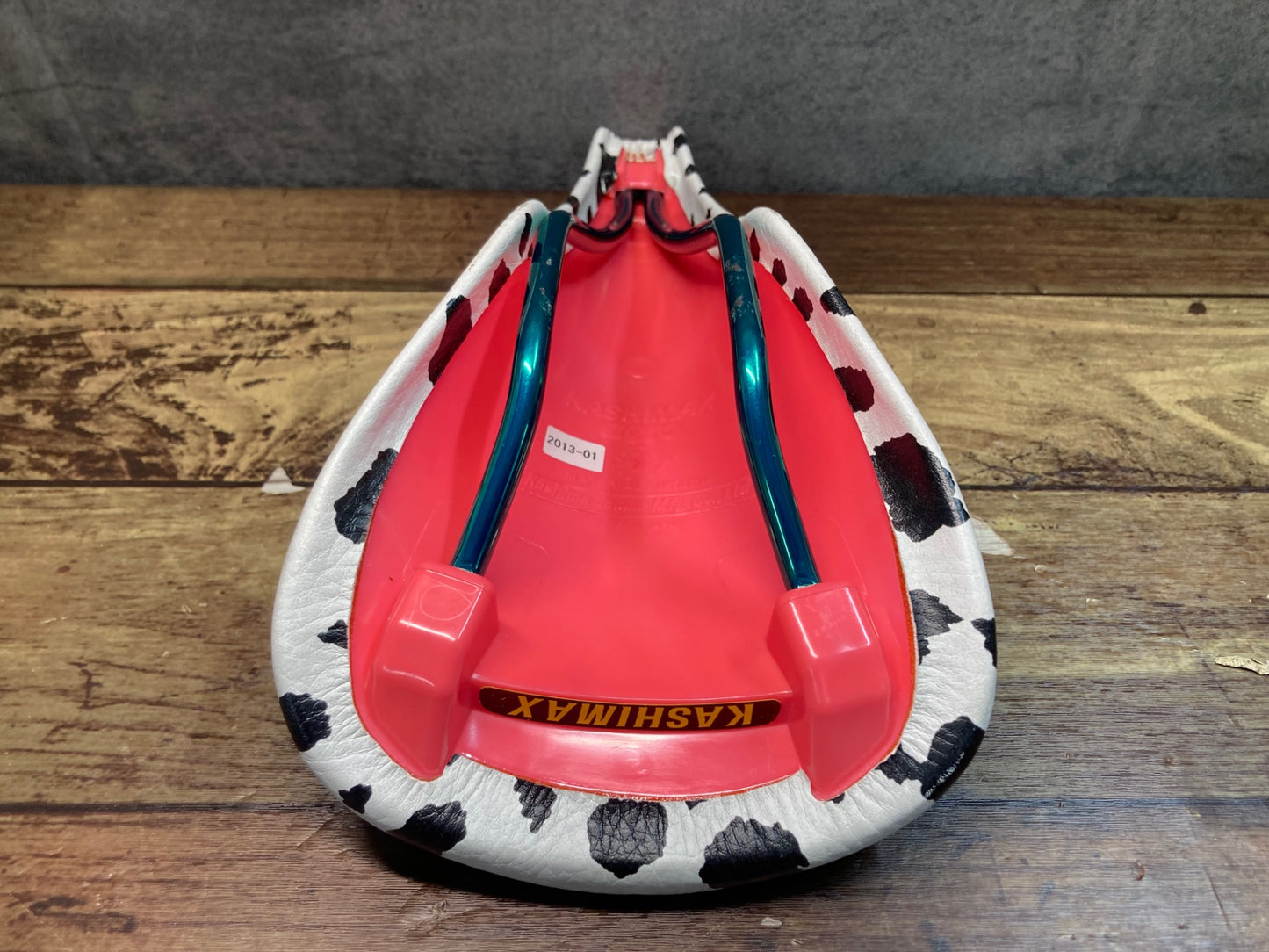 IS207 カシマックス KASHIMAX aero サドル ピンク 白黒