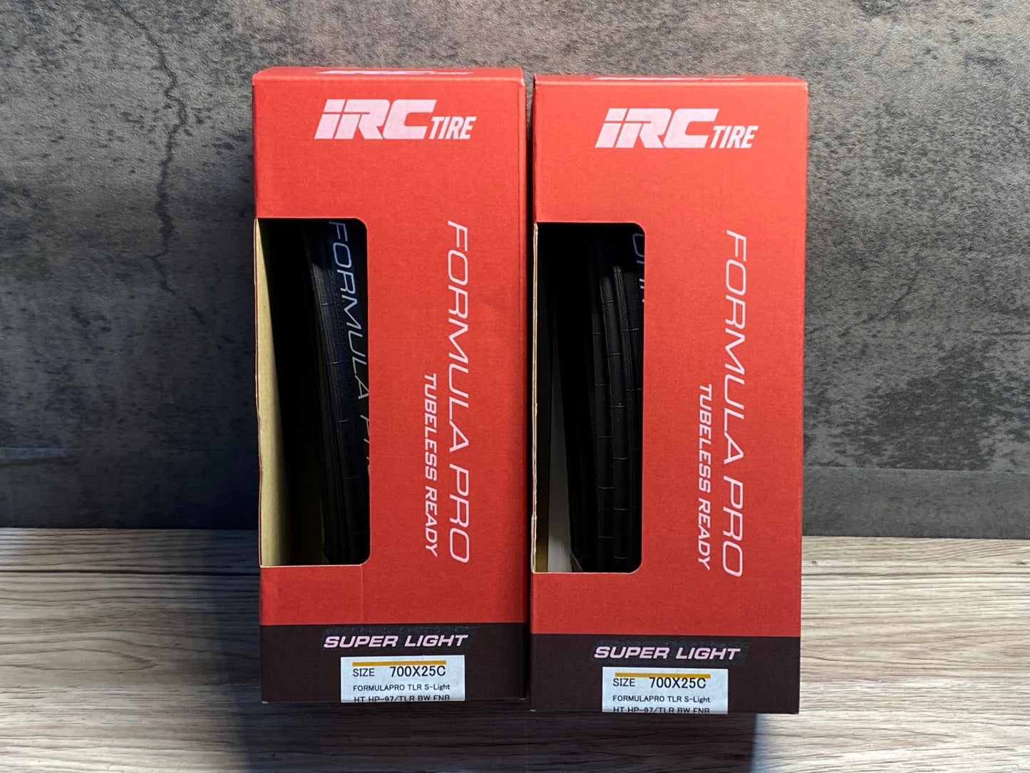 JB479 IRC フォーミュラプロ FORMULA PRO HL TLR S-LIGHT チューブレスレディ 700x25C 2本セット 未使用