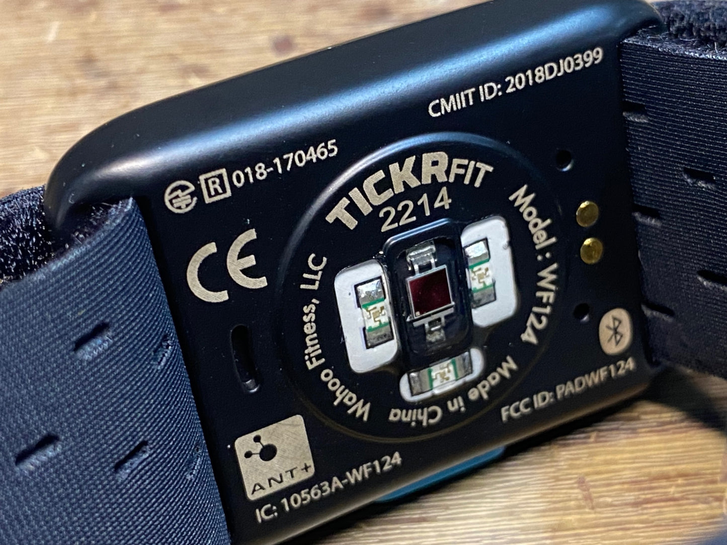 IX647 ワフー WAHOO TICKR FIT リストバンド ハートレートセンサー 心拍計 通信確認済 ※充電器無し