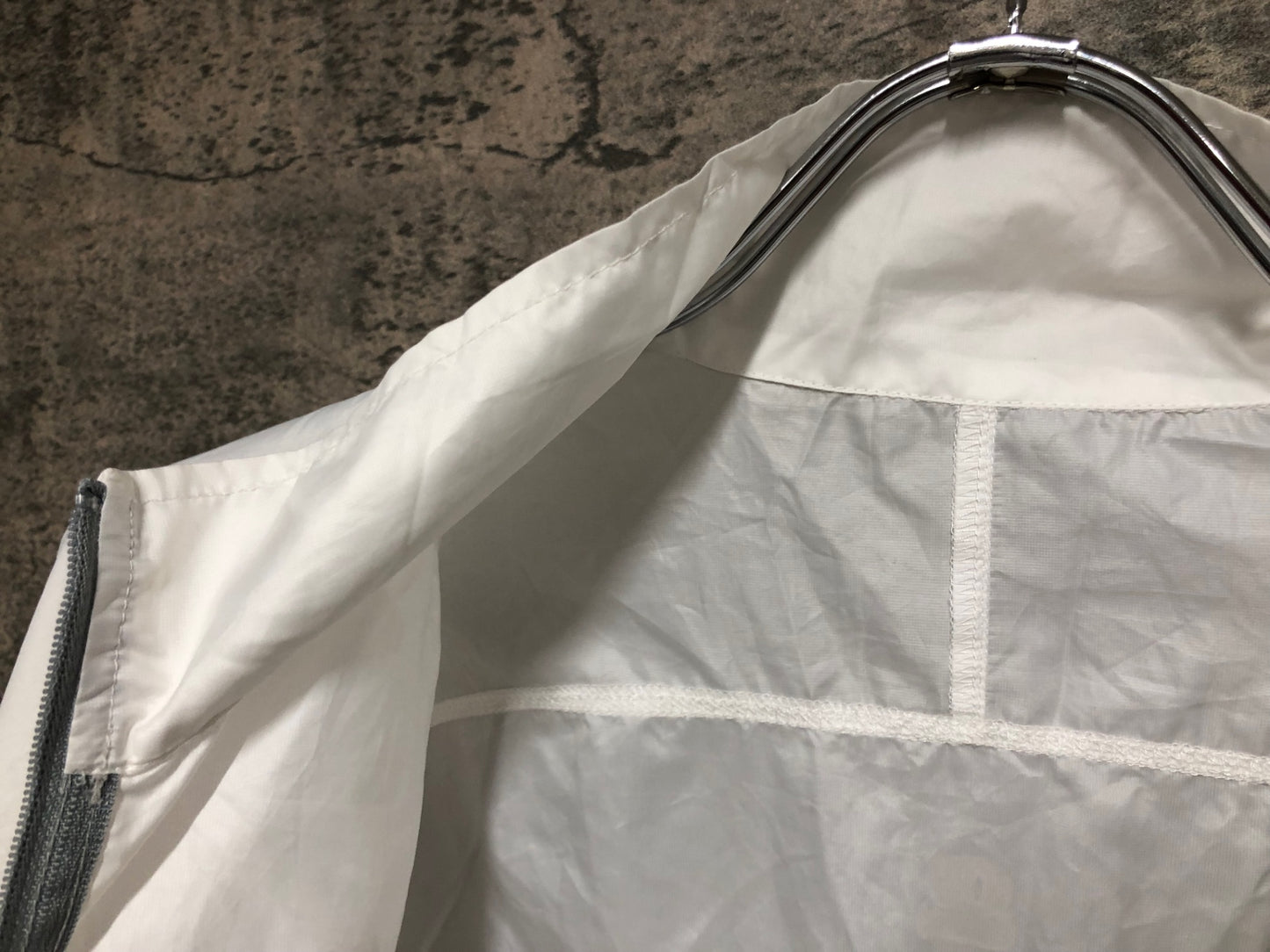 JA078 パールイズミ PEARL iZUMi 長袖 ウインドブレイカー 白 サイズ不明