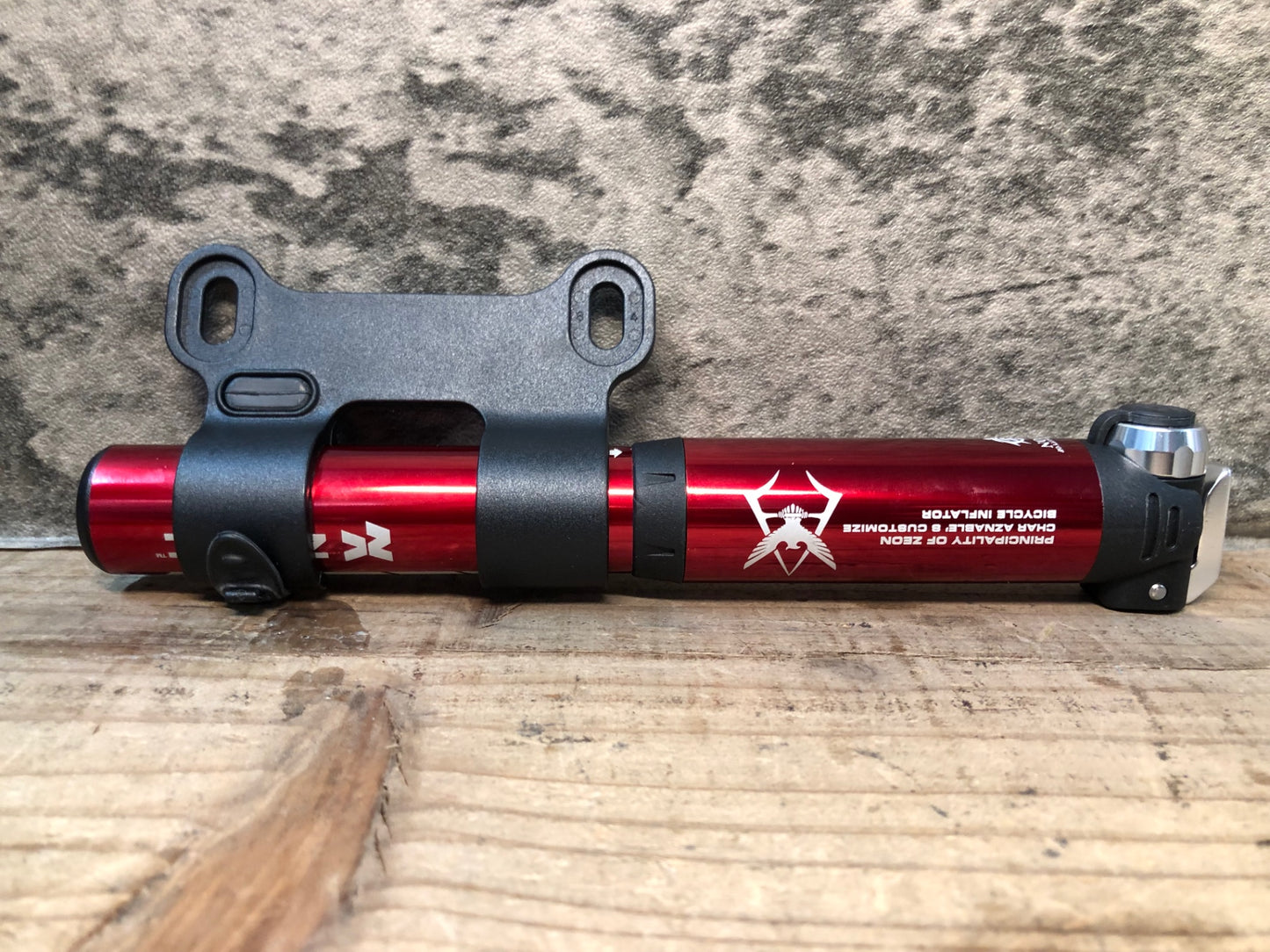 IW103 プレミアム バンダイ PREMIUM BANDAI ZEONIC社製 シャア専用 携帯ポンプ 空気入れ ZEON レッド