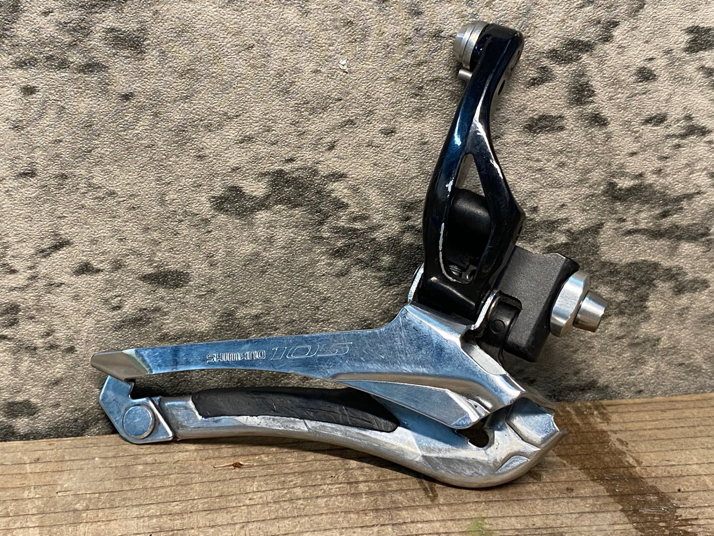 IV712 シマノ SHIMANO 105 FD-5800 フロントディレイラー 2S 直付け 黒