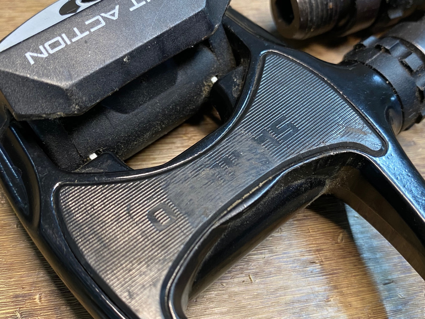 IZ020 シマノ SHIMANO LIGHT ACTION PD-R540 ビンディングペダル 黒