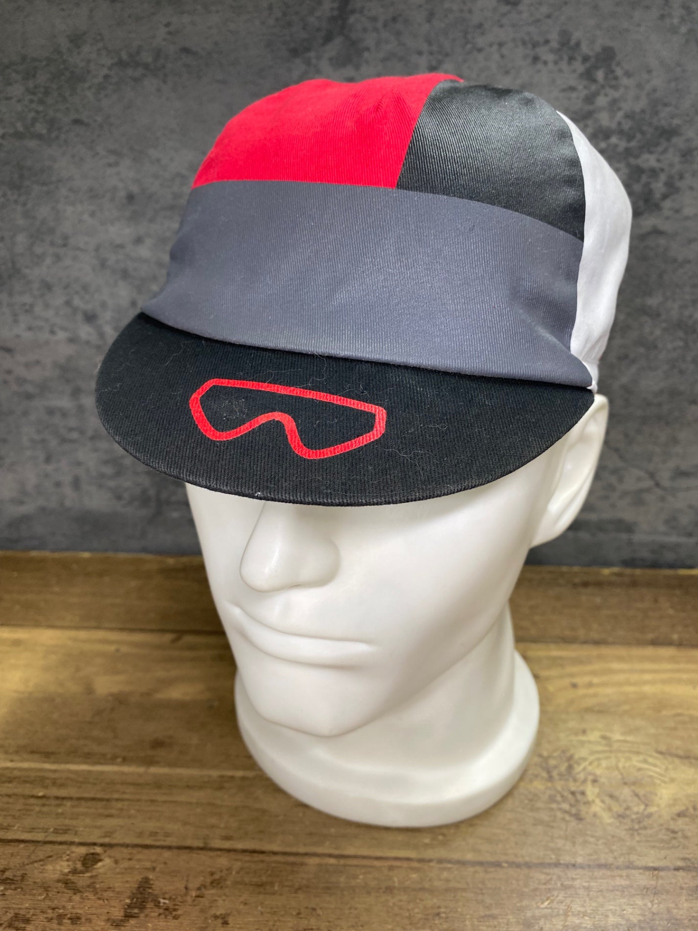 IZ748 ラファ Rapha サイクルキャップ 黒 赤