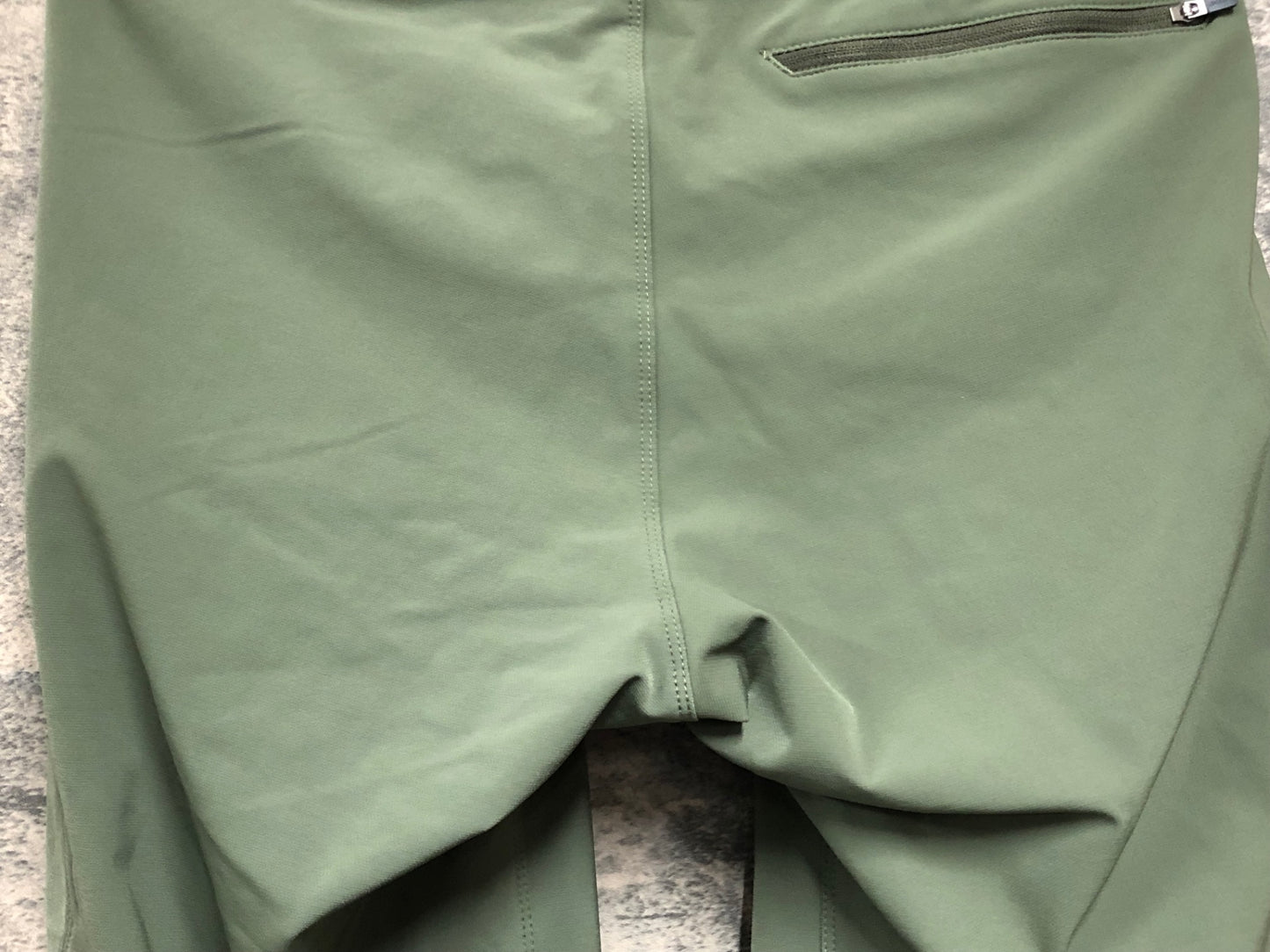 JC969 モンベル mont-bell サイクルパンツ カーキ M