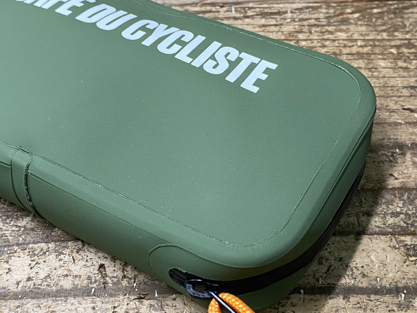 IY041 カフェドシクリステ CAFE DU CYCLISTE WALLET V2 ウォータープルーフ ポーチ カーキ