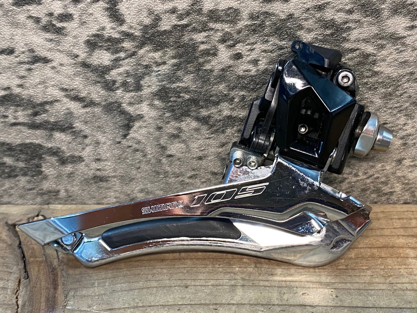 IX909 シマノ SHIMANO 105 FD-R7000 直付 フロントディレイラー