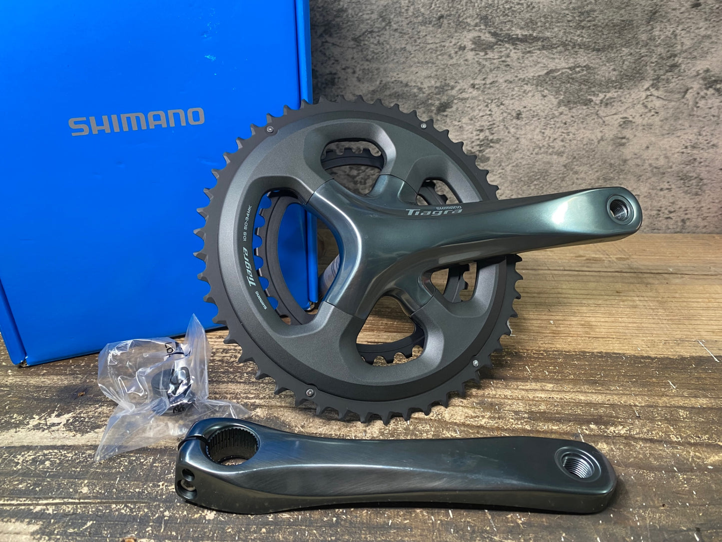 IX893 シマノ SHIMANO ティアグラ Tiagra FC-4700 クランクセット 50/34T 165mm 未使用