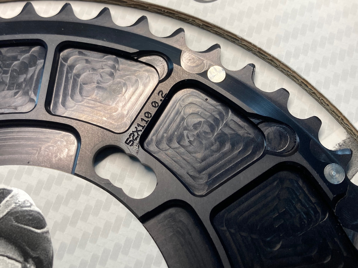 IN013 ローター ROTOR QRINGS Qarbon チェーンリング BCD110 52T 4arm