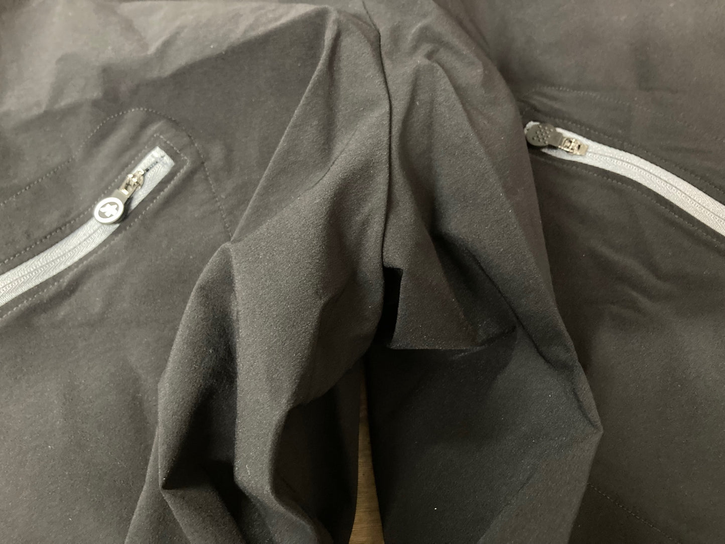 IR560 アソス assos TRAIL CARGO SHORTS 黒 S ※ほつれあり