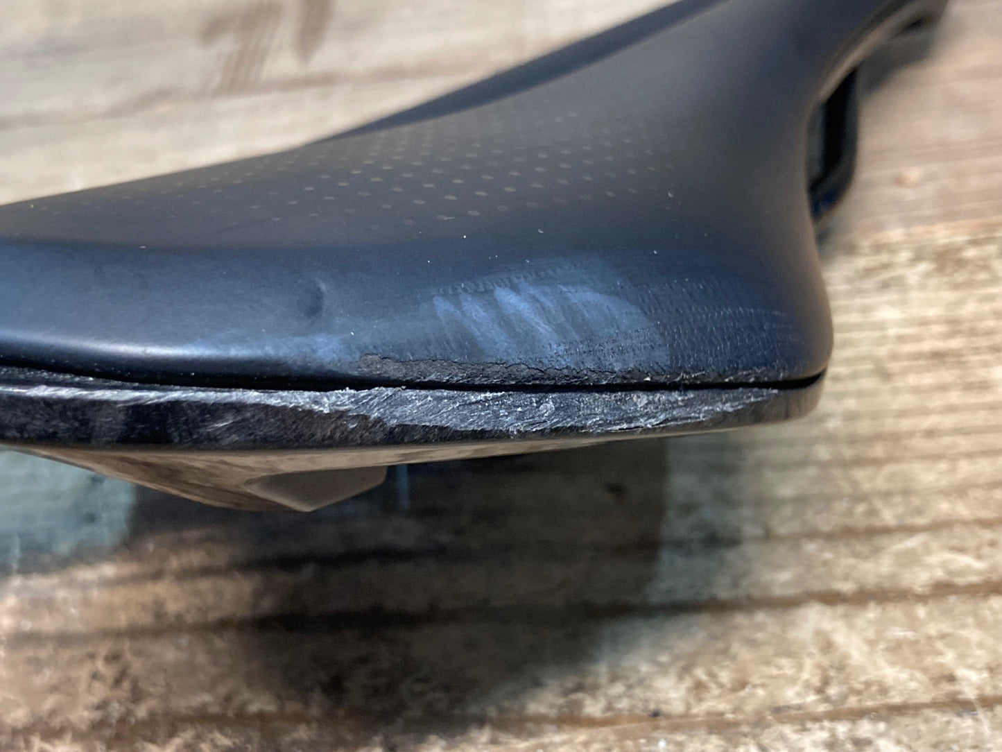 IY771 ジャイアント GIANT FLEET SL PARTICLE FLOW サドル 黒 SSTレール 145mm