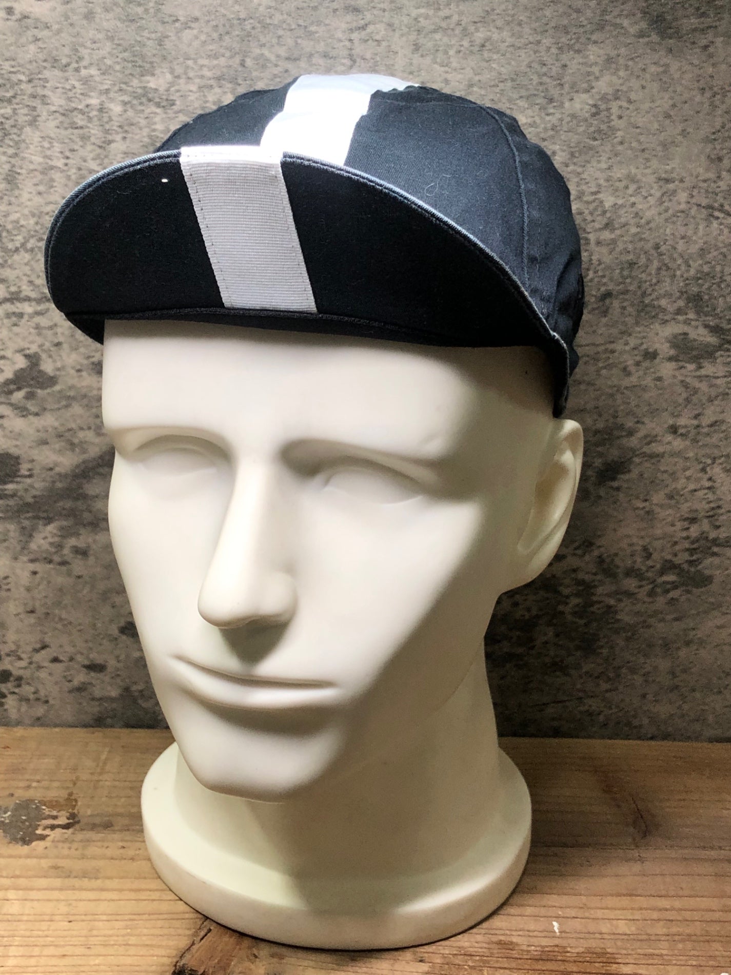 IM763 ラファ Rapha サイクルキャップ M/L 黒 白