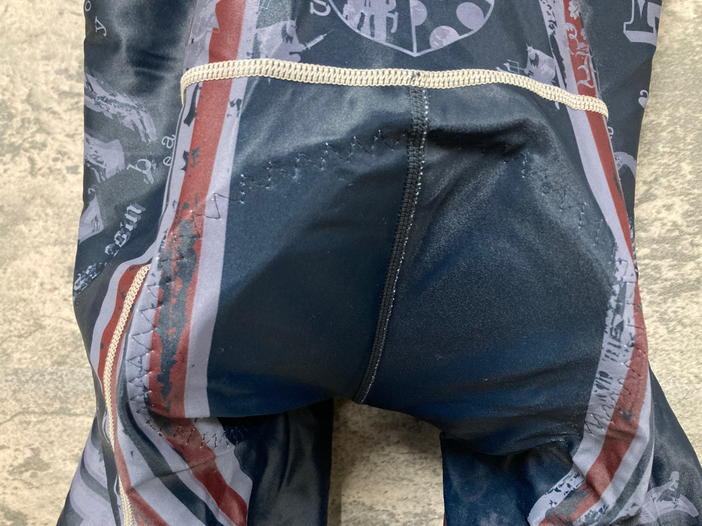 IY629 パンダーニ Pandani ビブショーツ 白 紺 L