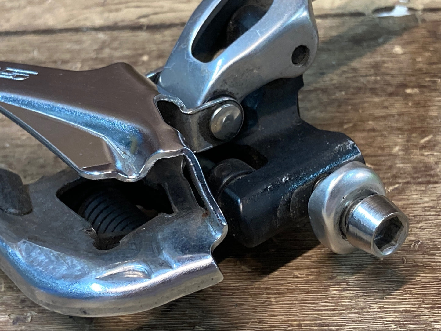 IL837 シマノ SHIMANO 105 FD-5800 フロントディレイラー 2S 直付け シルバー