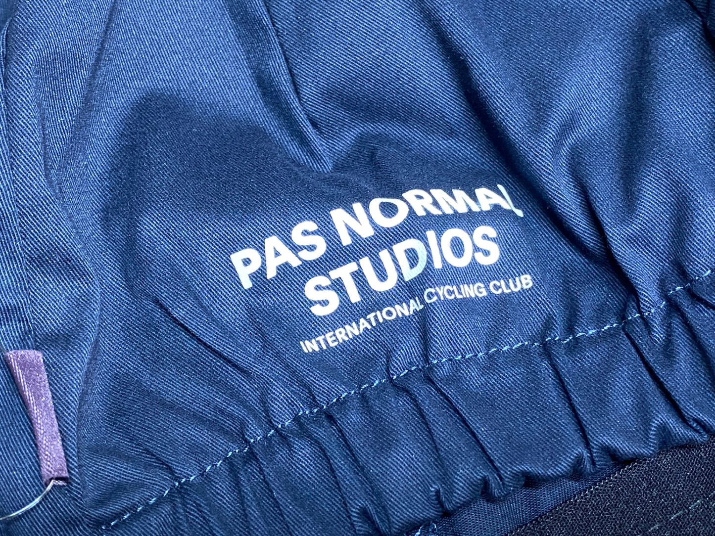 JD366 パスノーマルスタジオ PAS NORMAL LOGO CAP サイクルキャップ 濃紺 ワンサイズ