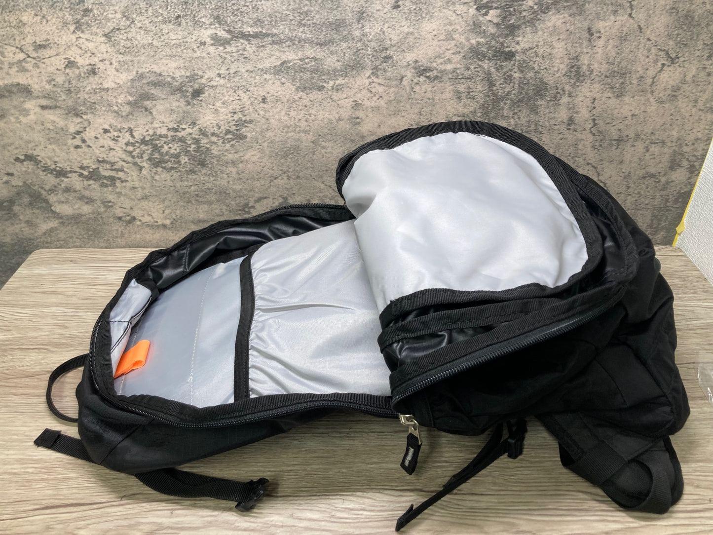 JA748 ドイター deuter velo air 20 バックパック リュック 黒