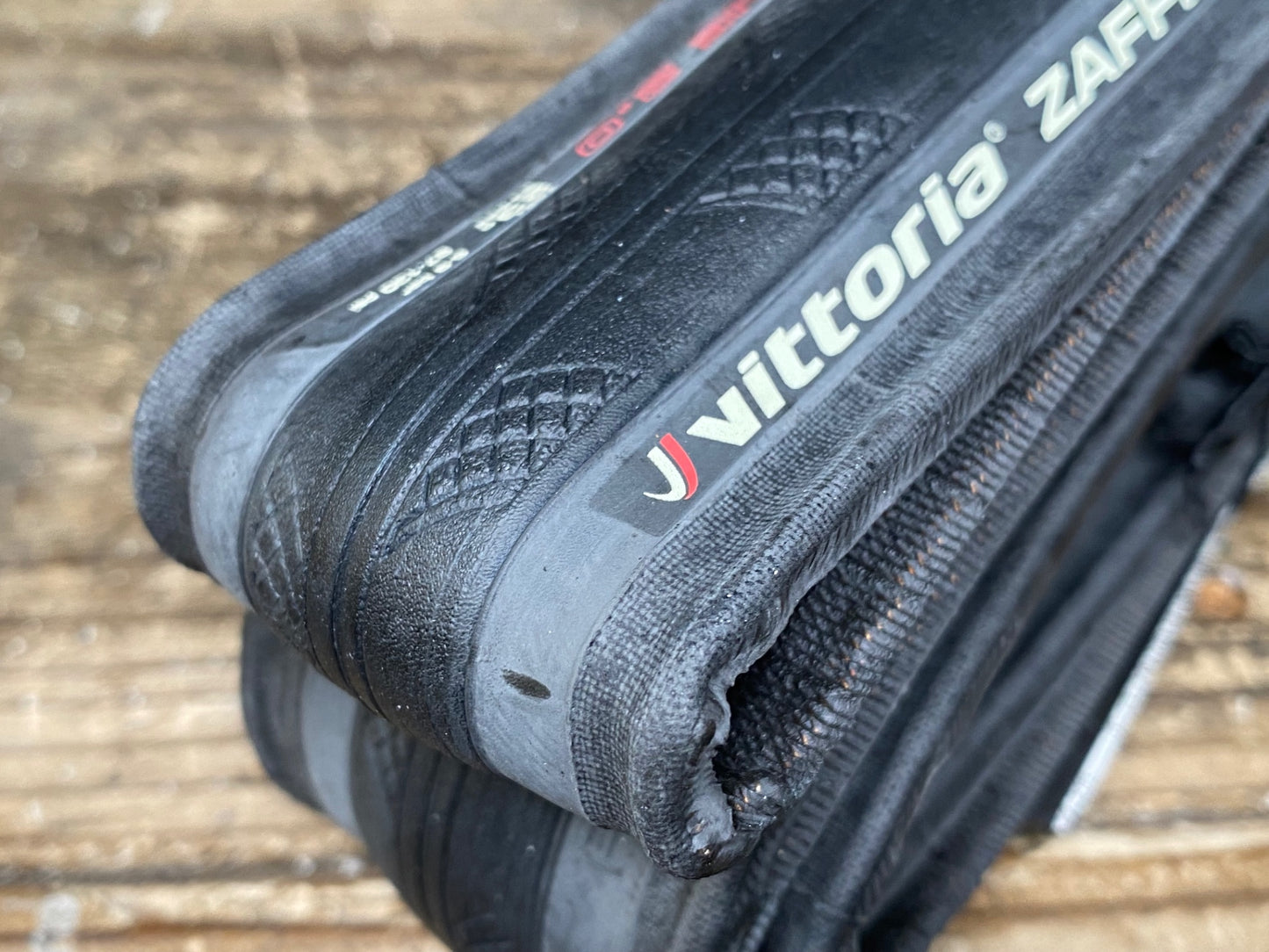 IV704 ヴィットリア vittoria ZAFFIRO PRO GRAPHENE 2.0 タイヤ 700x23c