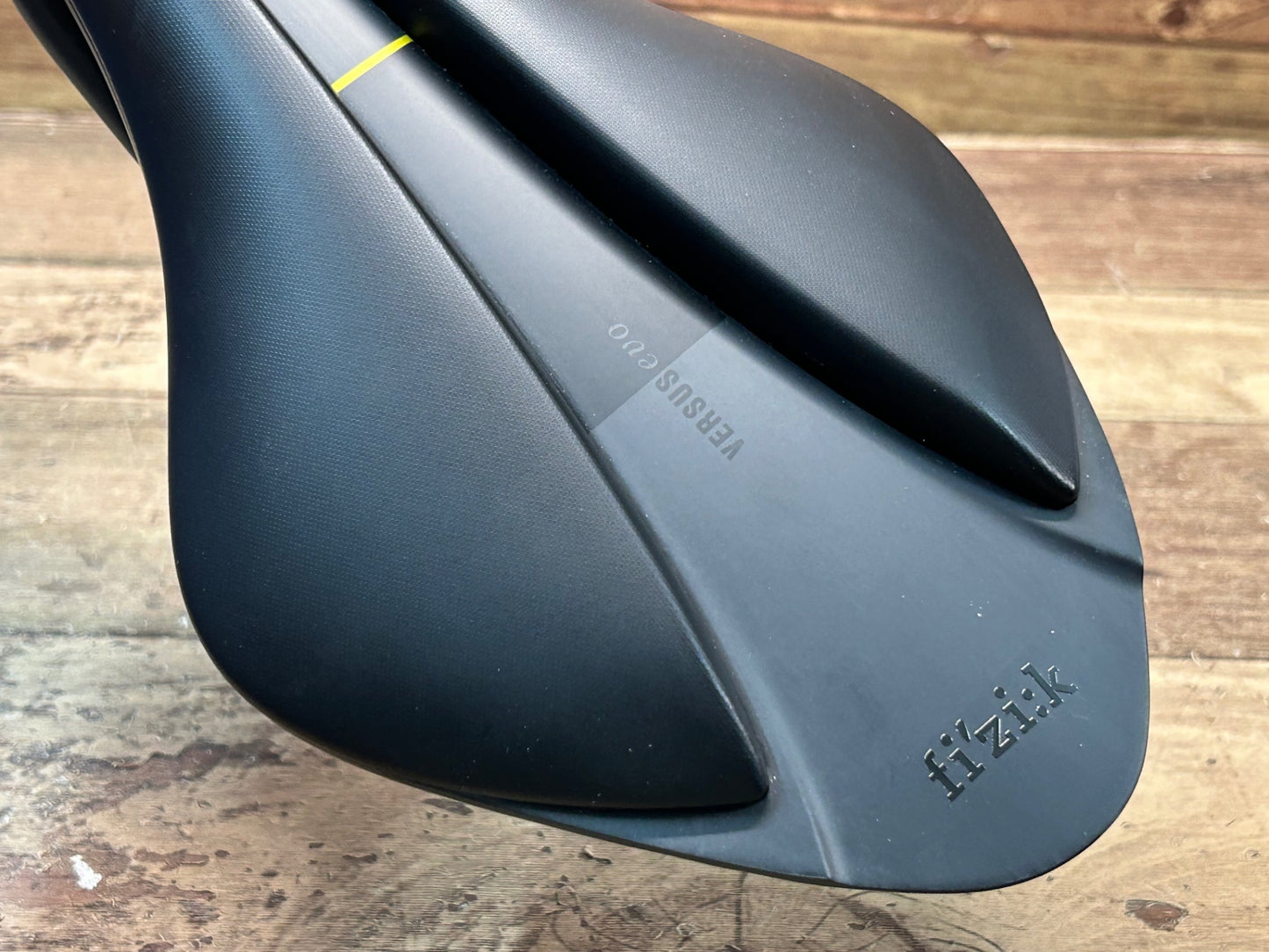 IJ279 フィジーク fizik アリオネ ARIONE 00 VERSUS EVO サドル 140mm ※未使用