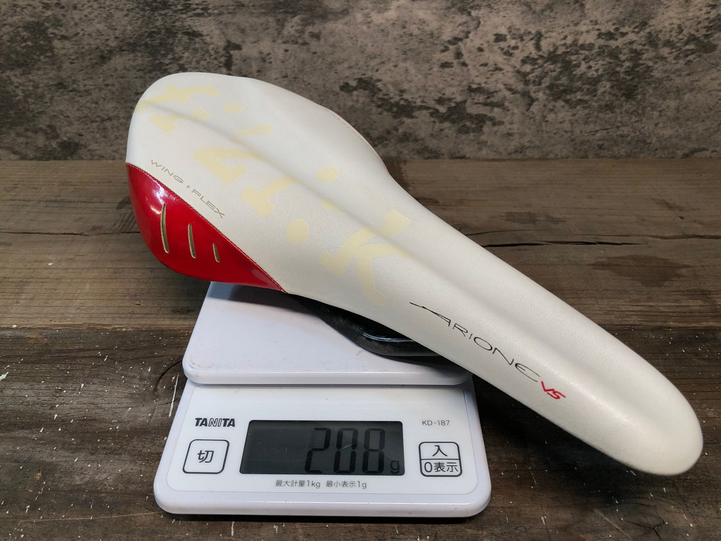 IN473 フィジーク fizik アリオネ ARIONE VS サドル 白赤 カーボンレール