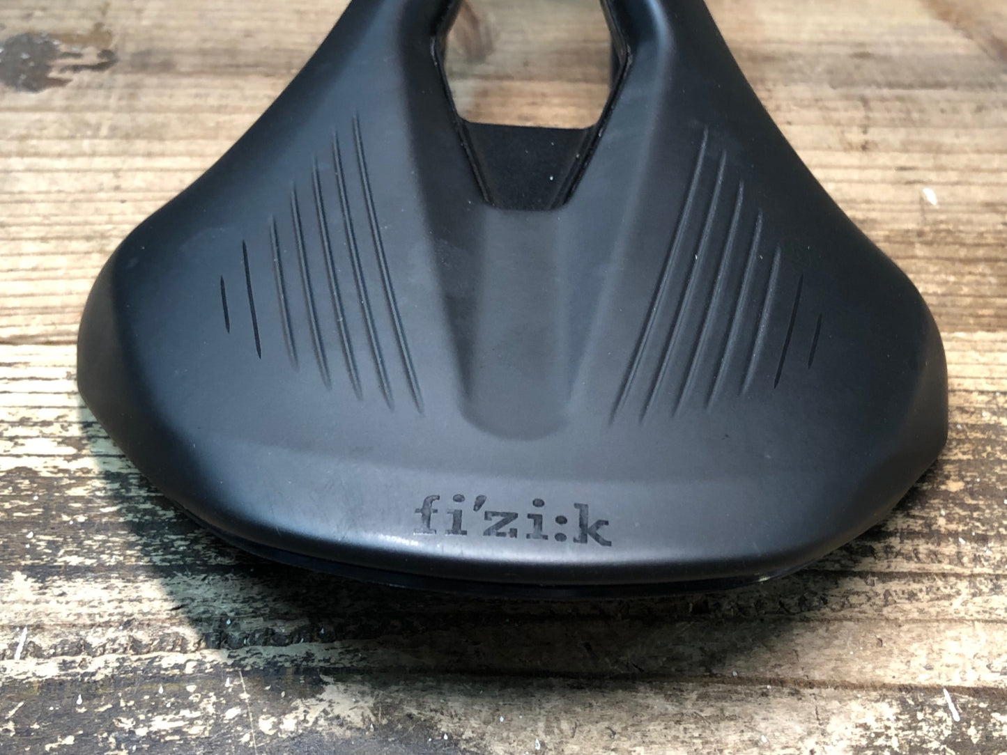 JC173 フィジーク fizik ヴェント VENTO ARGO R1 サドル 黒 カーボンレール 150mm