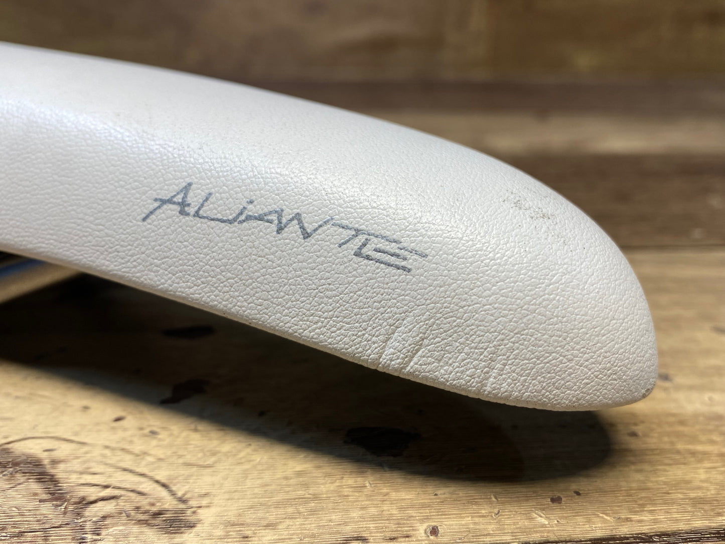 IF643 フィジーク fizik アリアンテ ALiANTE R3 サドル 白黒 kium レール