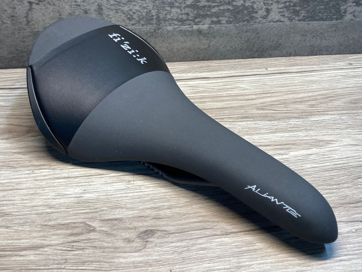 IW733 フィジーク fizik アリアンテ ALIANTE R3 regular サドル kiumレール 実測138mm
