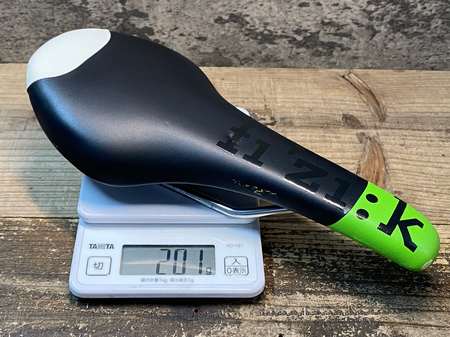 IO986 フィジーク FIZIK ツンドラ TUNDRA2 サドル KIUMレール 黒 緑 実測125mm