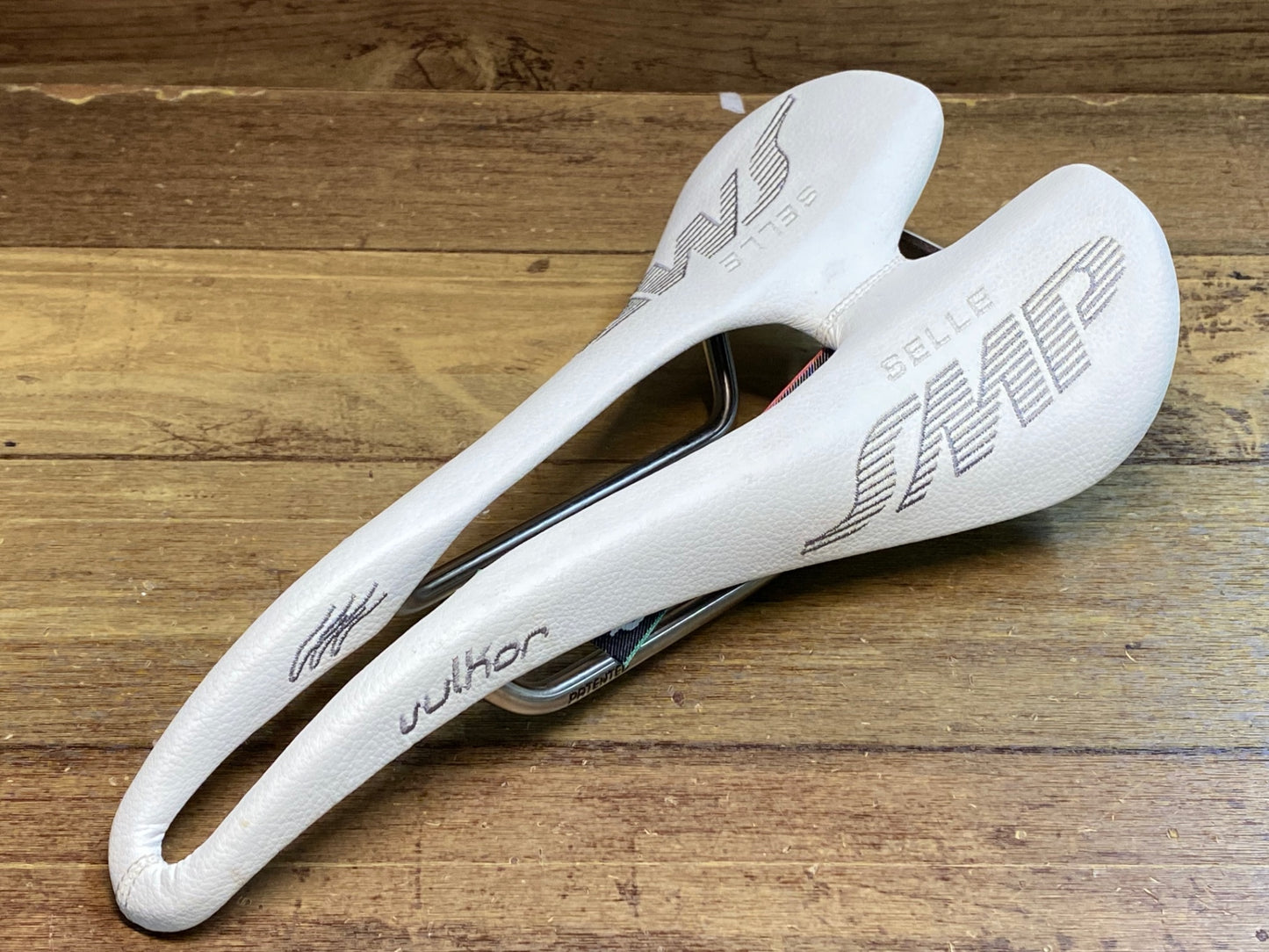 IH641 SELLE SMP VULKOR aisi 304 tube レール サドル 137mm 白