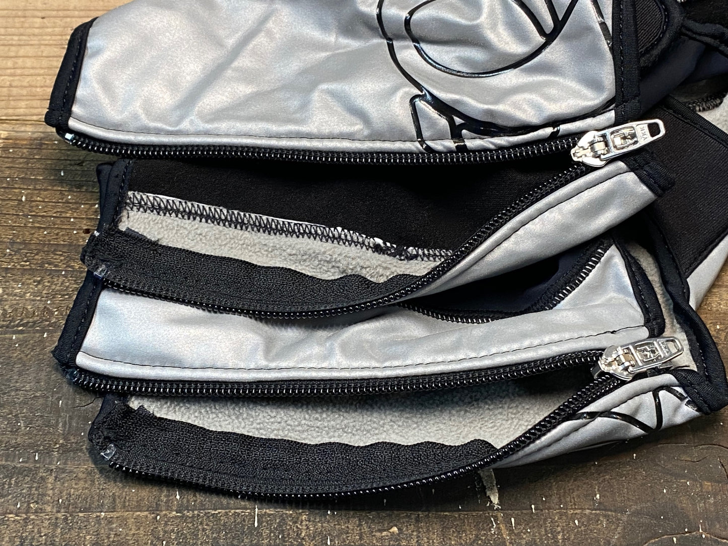 IP137 パールイズミ PEARL iZUMi シューズカバー シルバー 黒 M 裏起毛