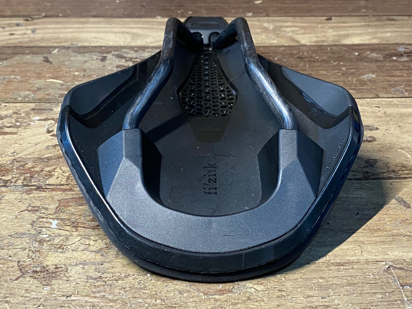 IB017 フィジーク FIZIK VENTO ARGO ADAPTIVE 140mm カーボンレール