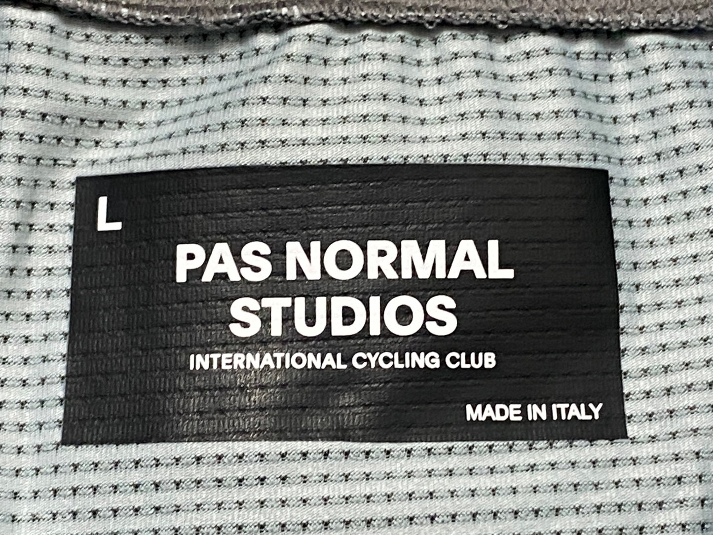 JC401 パスノーマルスタジオ Pas Normal Studios | Men's Mechanism Jersey 半袖 サイクルジャージ ミディアムグレー L