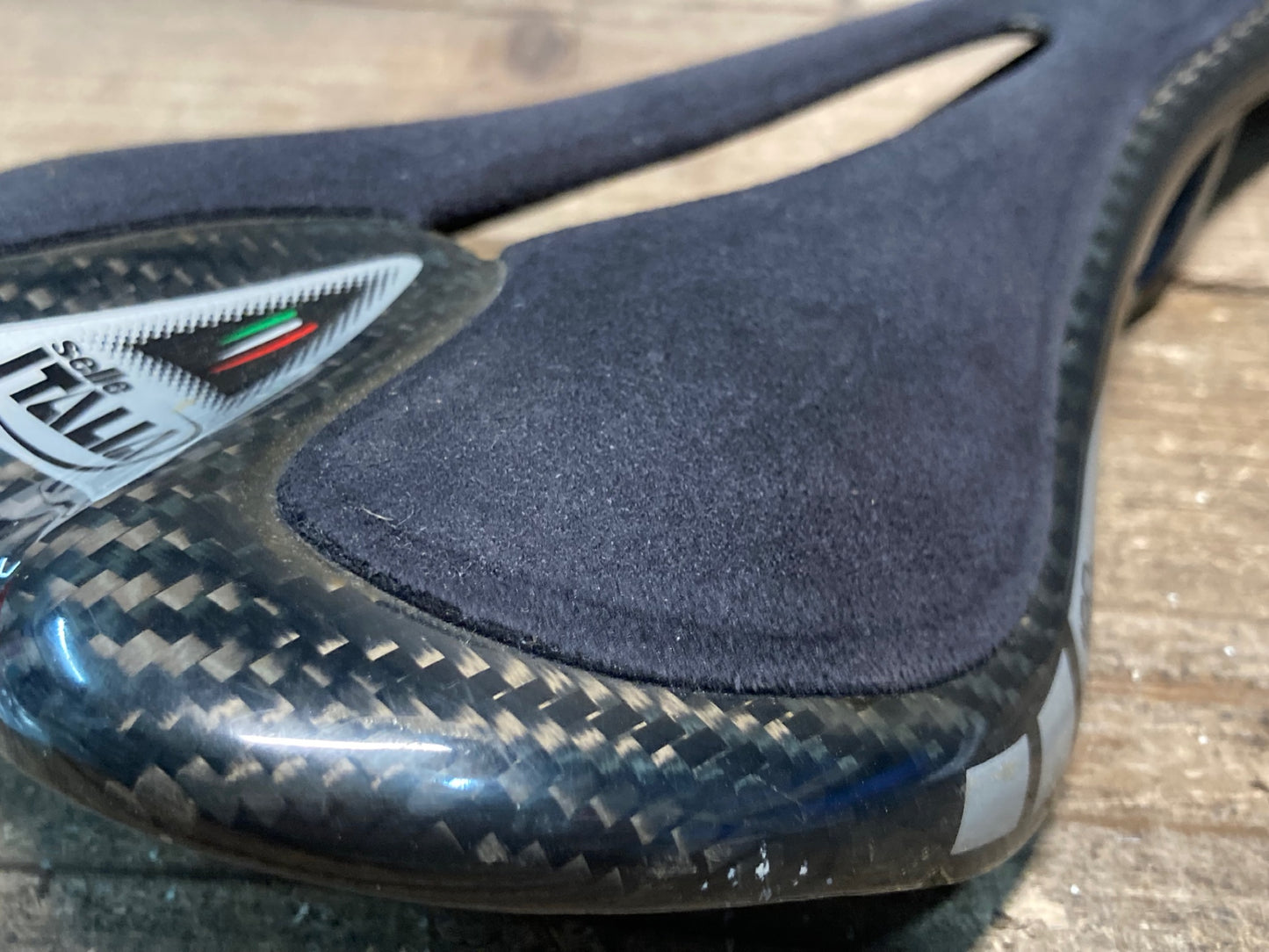 IQ579 セライタリア selle ITALIA SLR TEKNOLOGIKA FLOW カーボンレール サドル