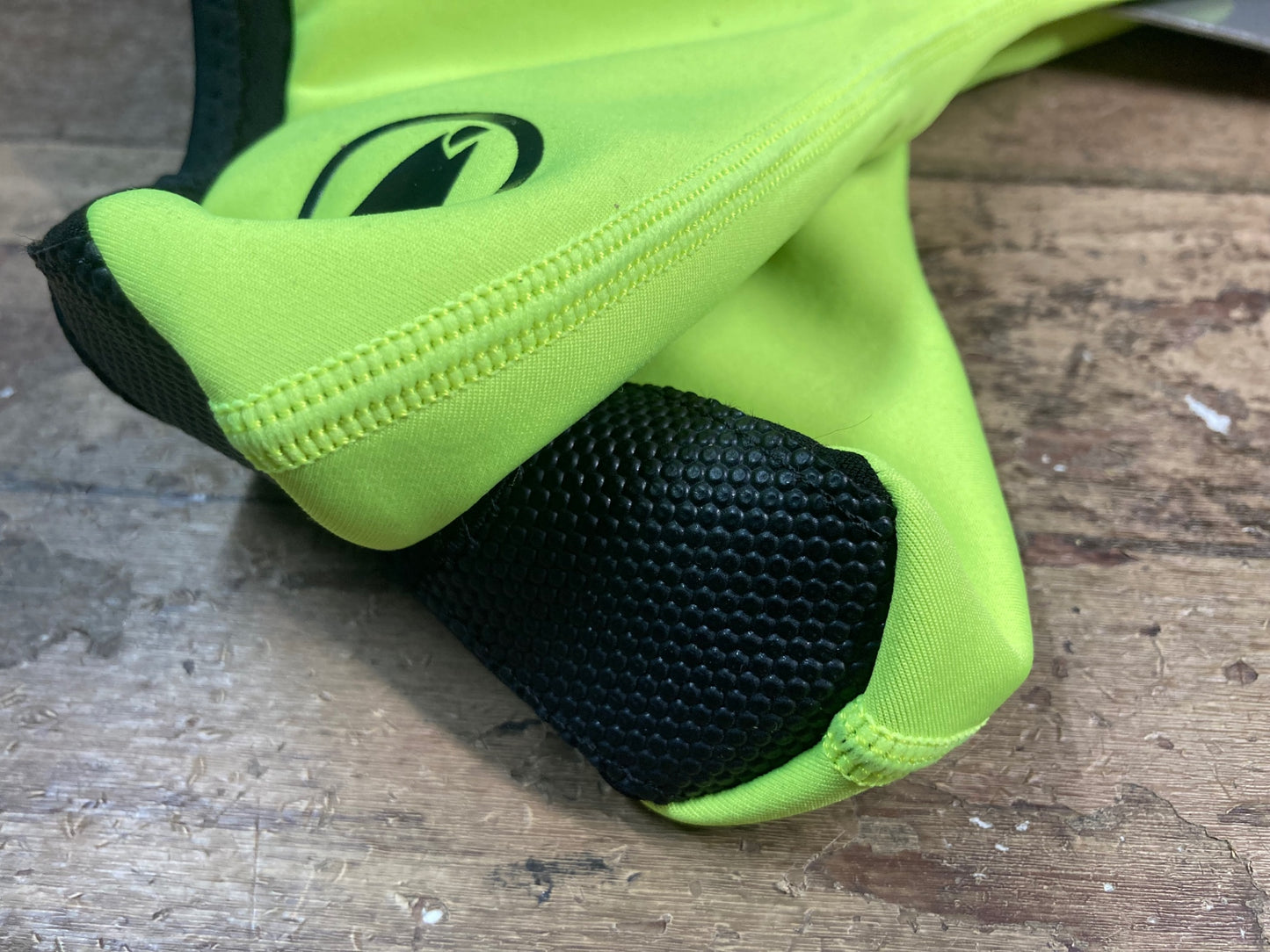 IA693 エンデュラ ENDURA WINDCHILL OVERSHOE シューズカバー 黒 黃 S 裏起毛