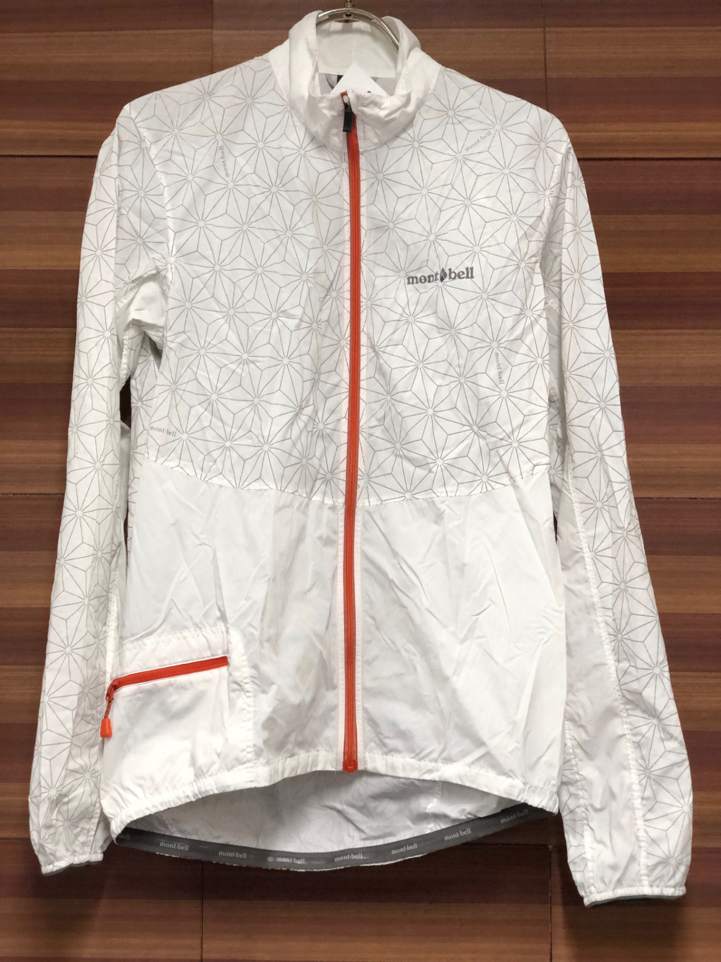 IT617 モンベル mont bell 長袖ウィンドブレーカー 白 S