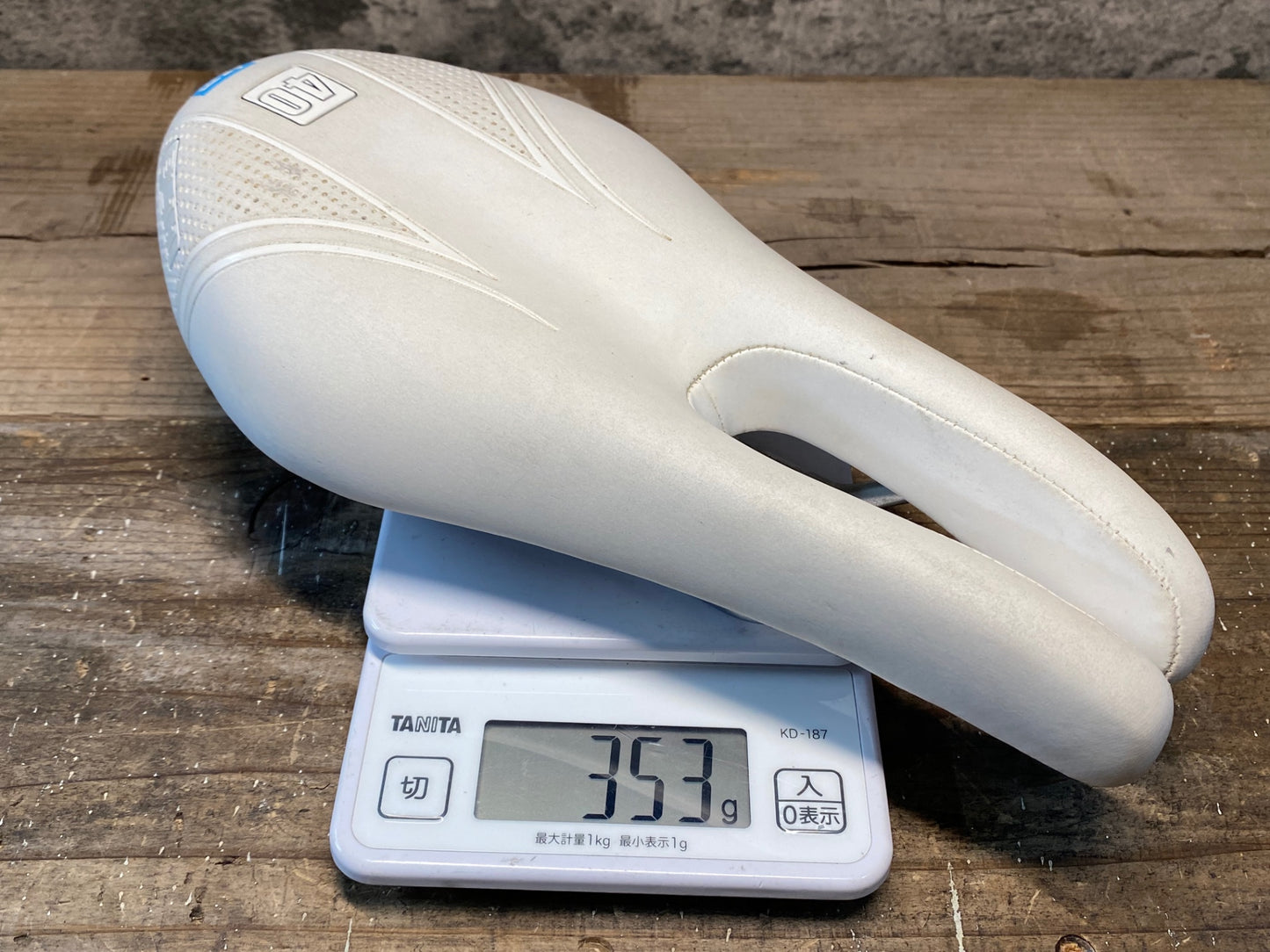 IN208 ISM PL1.1 40 サドル CR-MOレール 白