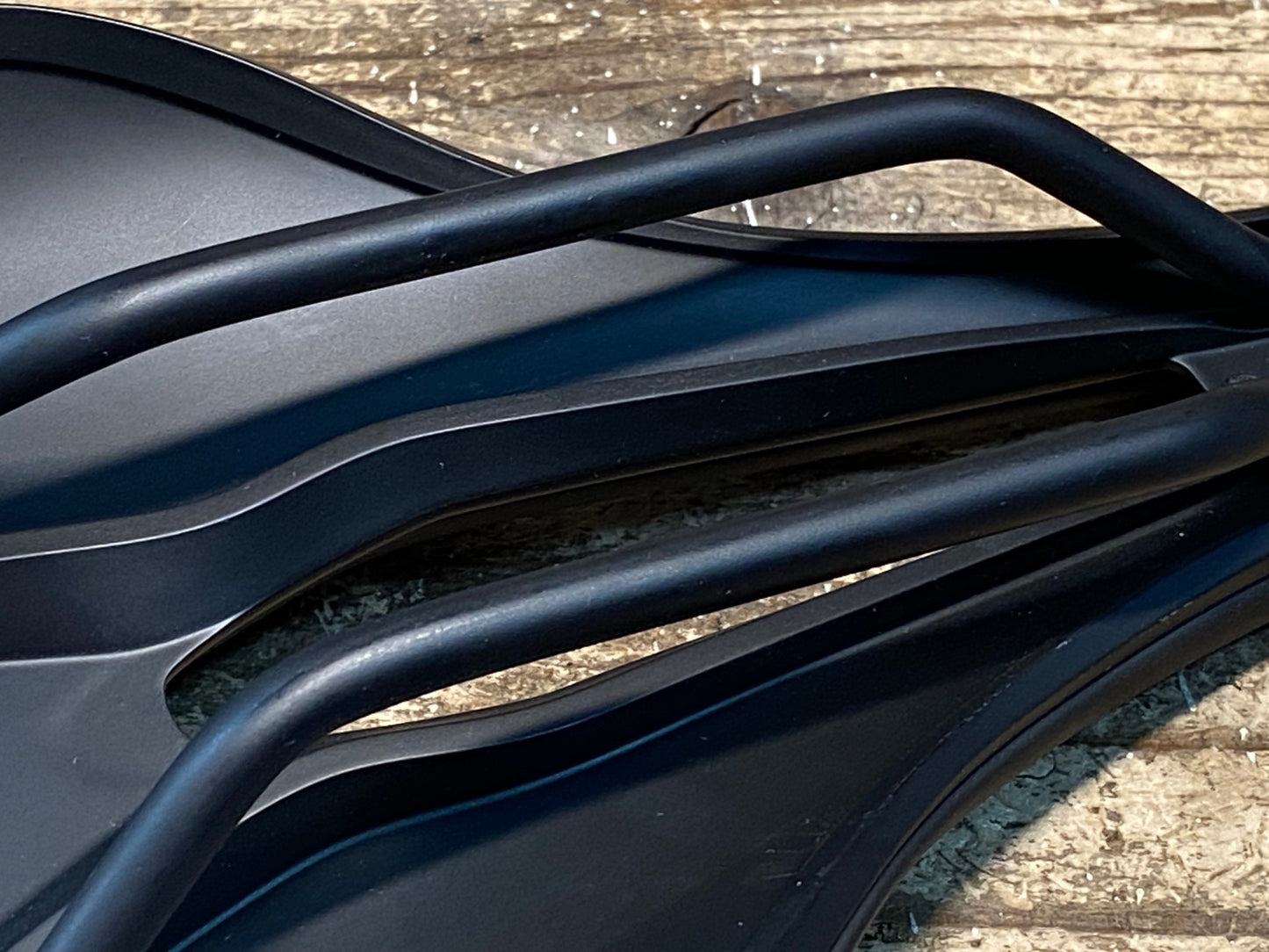 IY564 スペシャライズド SPECIALIZED POWER EXPERT MIRROR サドル 黒 143mm