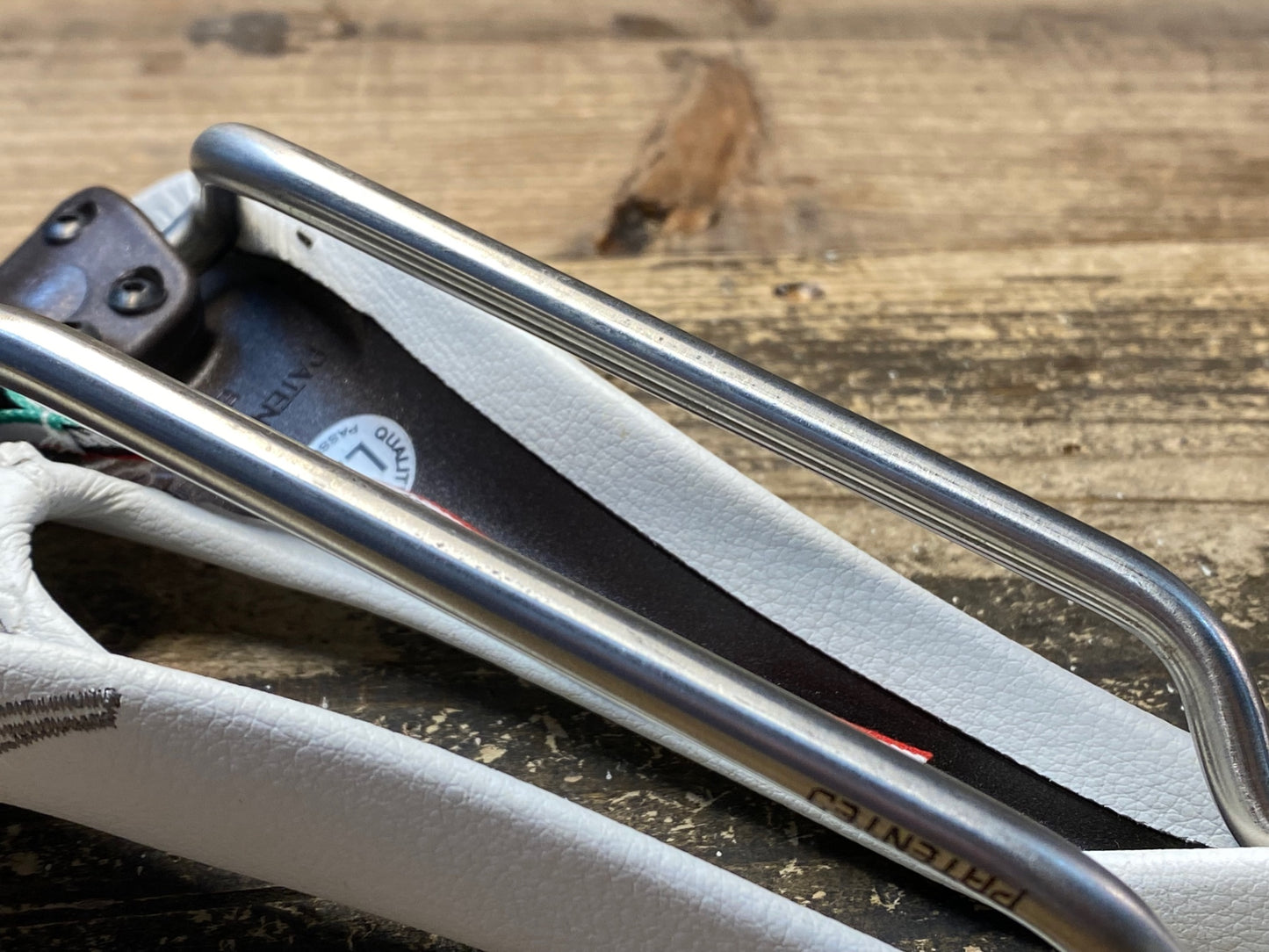 IY385 SELLE SMP コンンポジット COMPOSIT サドル aisi 304 tubeレール 白