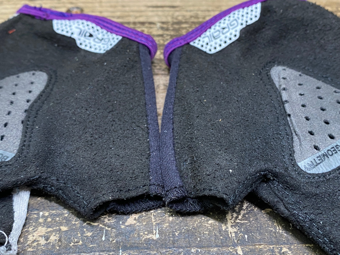 JB089 スペシャライズド SPECIALIZED GRAIL 指切り グローブ 白 紫 S