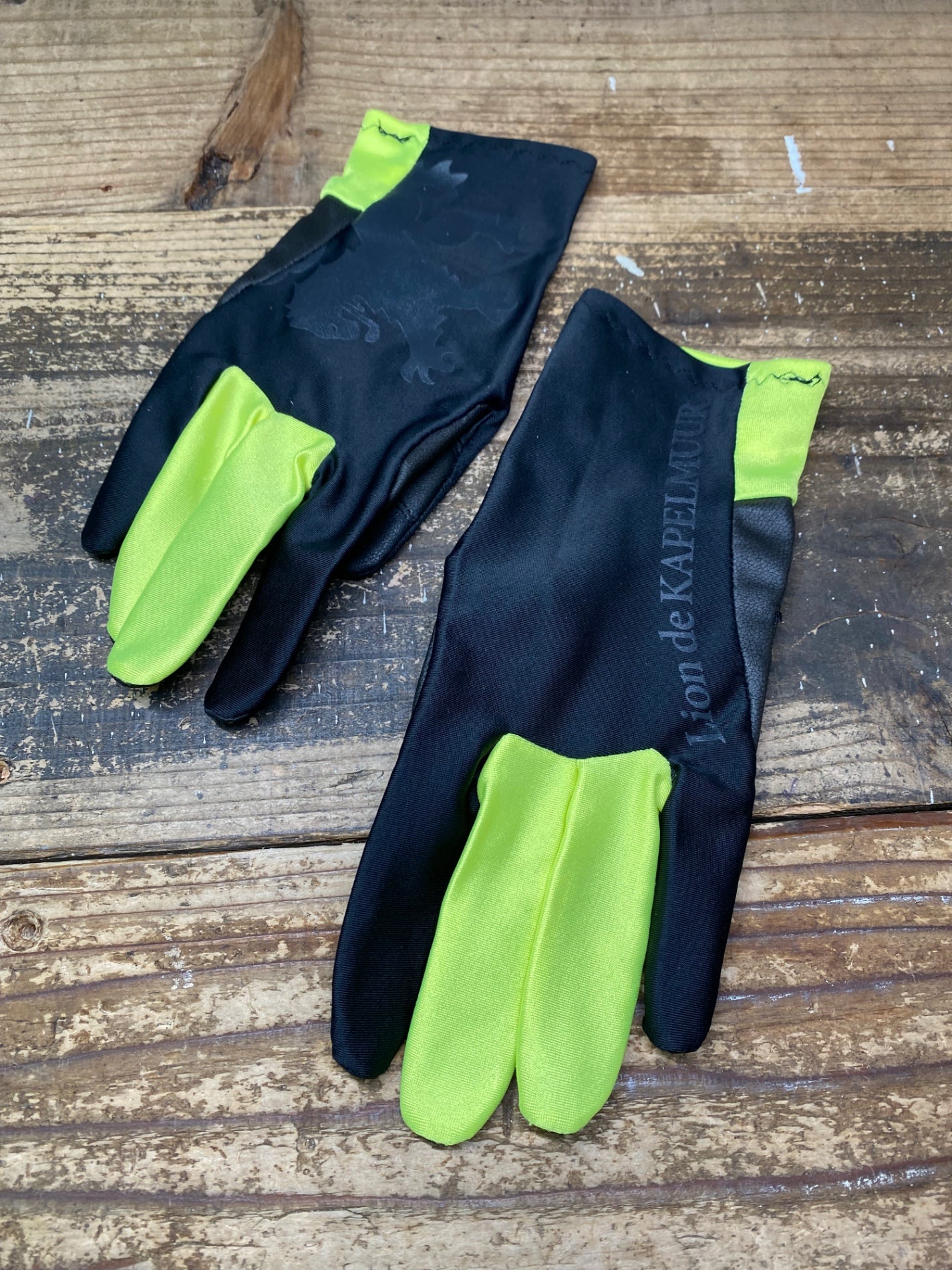 JB084 リオンドカペルミュール Lion de KAPELMUUR 長指 グローブ 黒 黄 XS